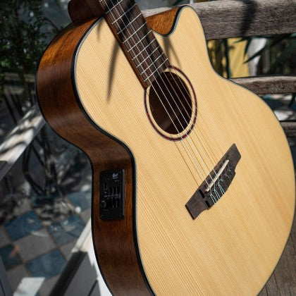 Đàn Guitar Classic Cort CEC3 có chiều sâu cơ thể thon gọn