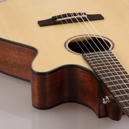 Đàn Guitar Classic Cort CEC7 có thân đàn mảnh