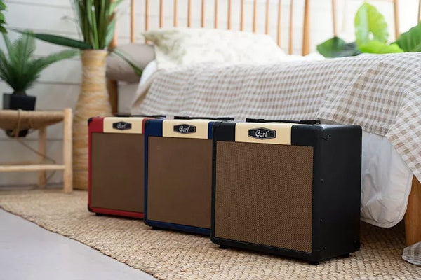 Amplifier Guitar Cort CM15R có 3 màu: Black, Dark Blue, Dark Red