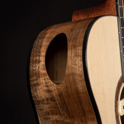 Đàn Guitar Acoustic Cort Cut Craft có lỗ thoát âm thanh ở bên hông
