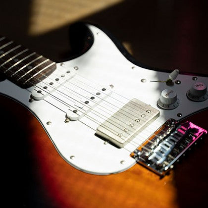 Đàn Guitar Điện Cort G260CS có hệ thống pickup Voice VTS-63 và VTH-59
