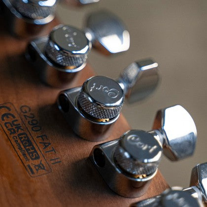 Đàn Guitar Điện Cort G290 FAT II có bộ khoá điều chỉnh so le