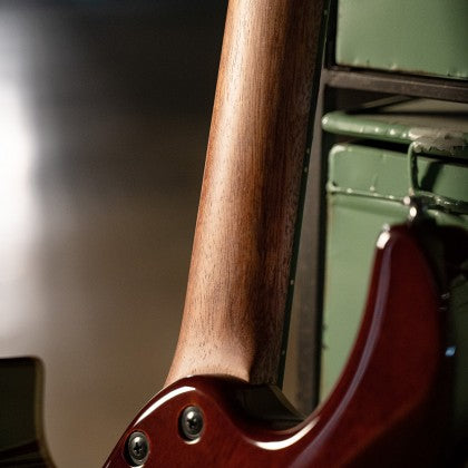 Đàn Guitar Điện Cort G300 Glam có cấu trúc cần đàn bằng graphite