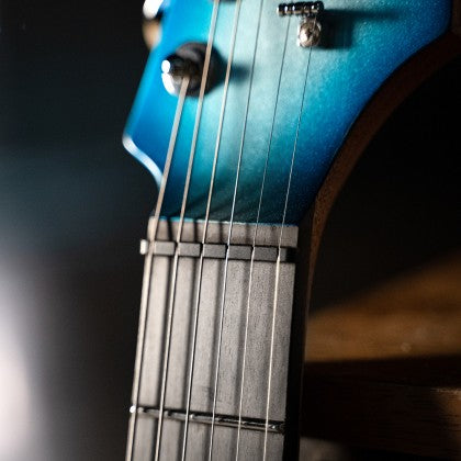 Đàn Guitar Điện Cort G300 Glam có lược đàn TUSQ của Graph Tech