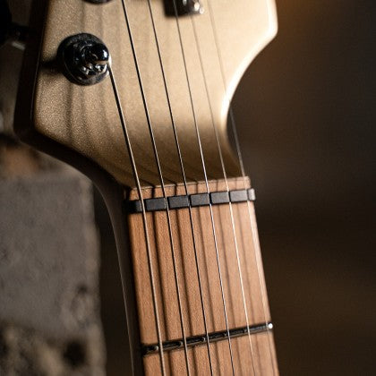 Đàn Guitar Điện Cort G300 Pro có lược đàn TUSQ của Graph Tech