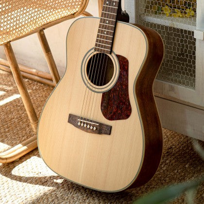 Đàn Guitar Acoustic Cort L100C có hình dáng concert