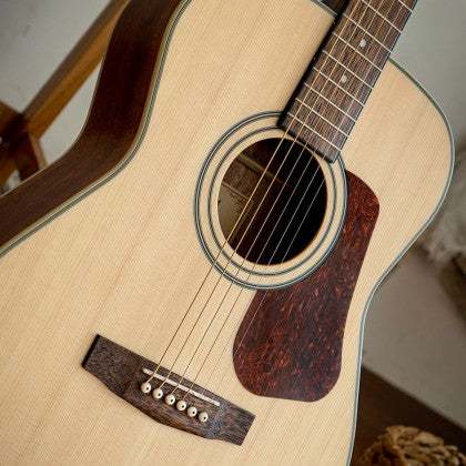 Đàn Guitar Acoustic Cort L100C có mặt trên gỗ vân sam sitka nguyên khối