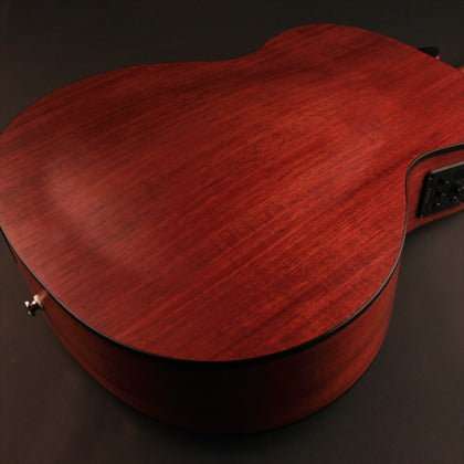 Đàn Guitar Acoustic Cort Little CJ Blackwood có mặt đàn cong để tạo độ cộng hưởng âm thanh
