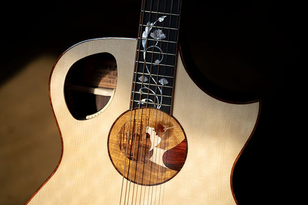 Đàn Guitar Acoustic Limited Edition Cort Roselyn LE có lỗ thoát âm thanh và rosette được thiết kế đặc biệt