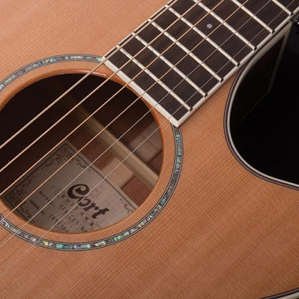 Đàn Guitar Acoustic Cort SFX-CED có mặt bên và mặt sau gỗ mahogany nguyên khối
