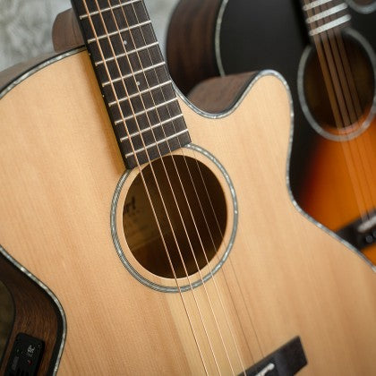 Đàn Guitar Acoustic Cort SFX-E có rosette ngọc trai Acryl trắng