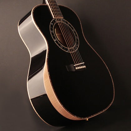 Đàn Guitar Acoustic Limited Edition Cort Seven Stars Limited có mặt trên bằng gỗ sitka Adirondack nguyên khối