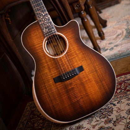 Đàn Guitar Acoustic Limited Edition Cort The Black Tree có kiểu dáng thân dàn Grand Auditorium