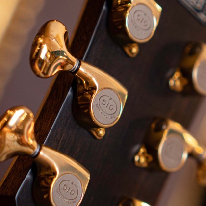 Đàn Guitar Acoustic Limited Edition Cort The Black Tree có khoá điều chỉnh Gotoh 510Z
