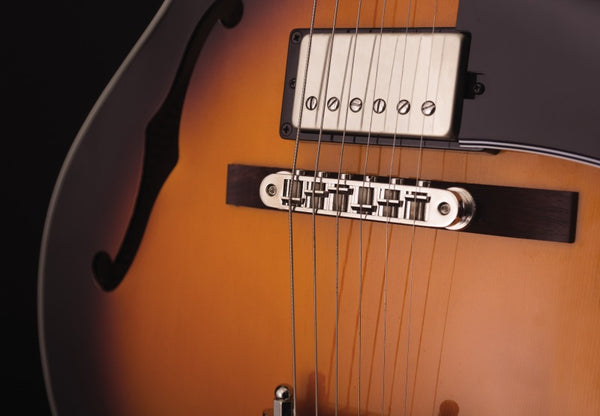 Đàn Guitar Điện Hollow Body Cort Yorktown có ngựa đàn Tune-O-Matic với Hard Tailpiece