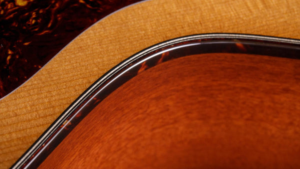 Tonewood được kết hợp độc đáo trên Taylor 512ce