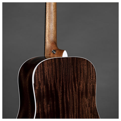 Martin D-13E được làm hoàn toàn bằng thủ công với những nghệ nhân của Martin