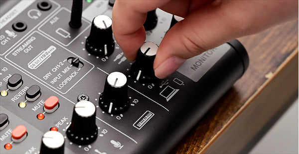 Mixer Yamaha AG06 MK2 control