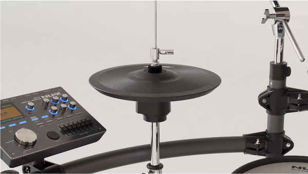 Hihat trên Nux DM-8 được gắn với giá riêng