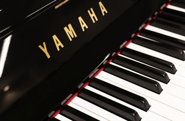 Đàn Piano Cơ Upright Yamaha UX30BL