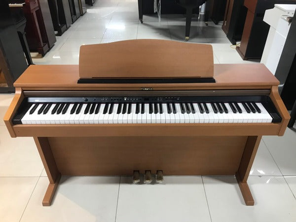 PIANO ROLAND HP103