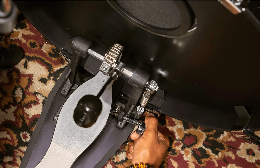 Pedal Kick được gắn chắc chắn vào Trống Bass trên Roland VAD-507