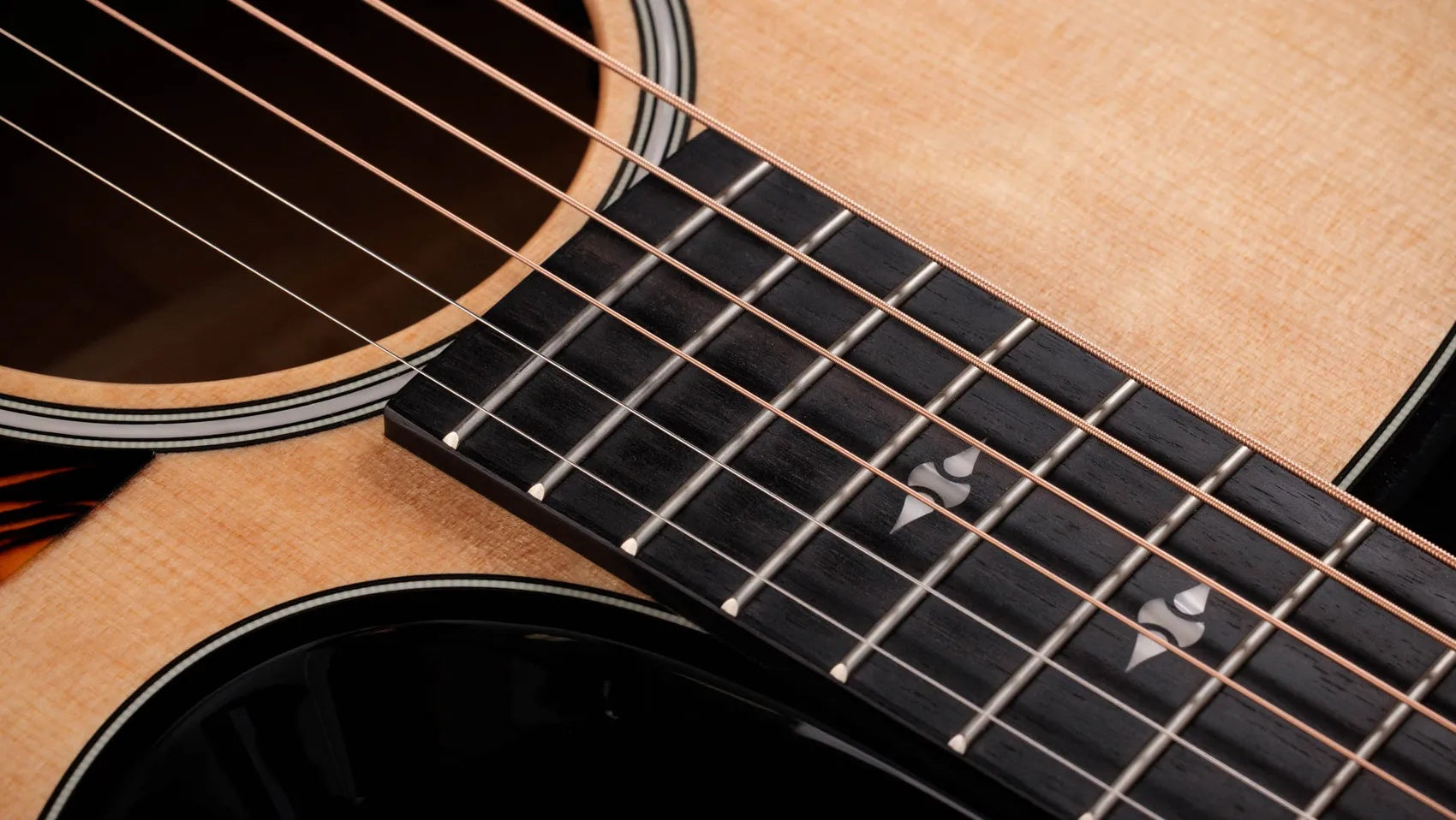 Đàn Guitar Acoustic Taylor Next Generation Builder's Edition 514ce-Mai Nguyên Music