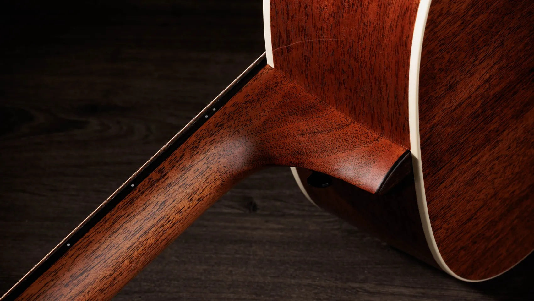 Đàn Guitar Acoustic Taylor Gold Label 517e