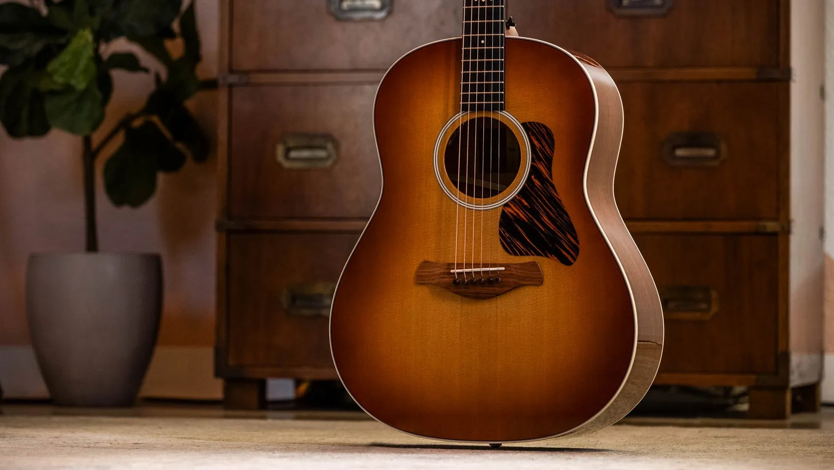 Đàn Guitar Acoustic Taylor Gold Label 517e