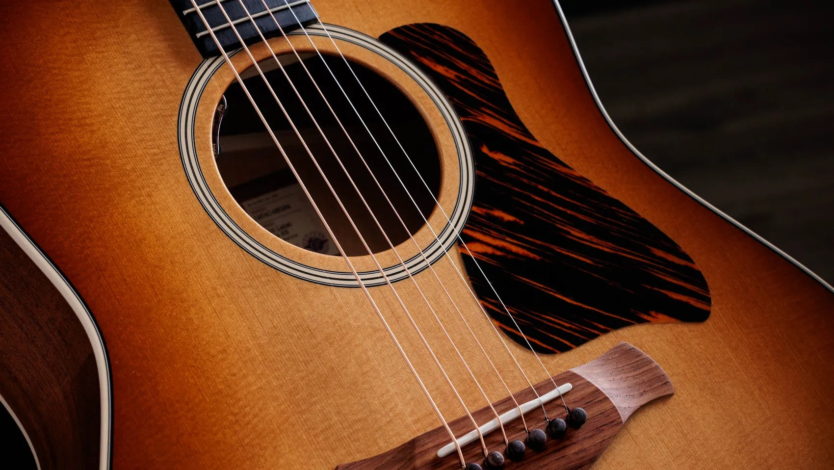 Đàn Guitar Acoustic Taylor Gold Label 517e