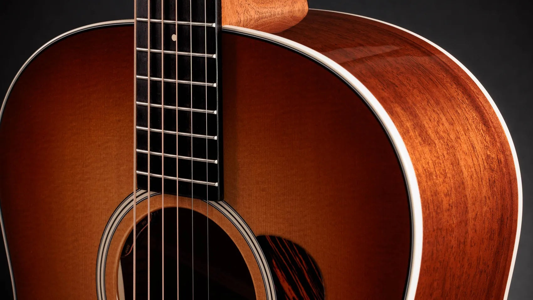 Đàn Guitar Acoustic Taylor Gold Label 517e