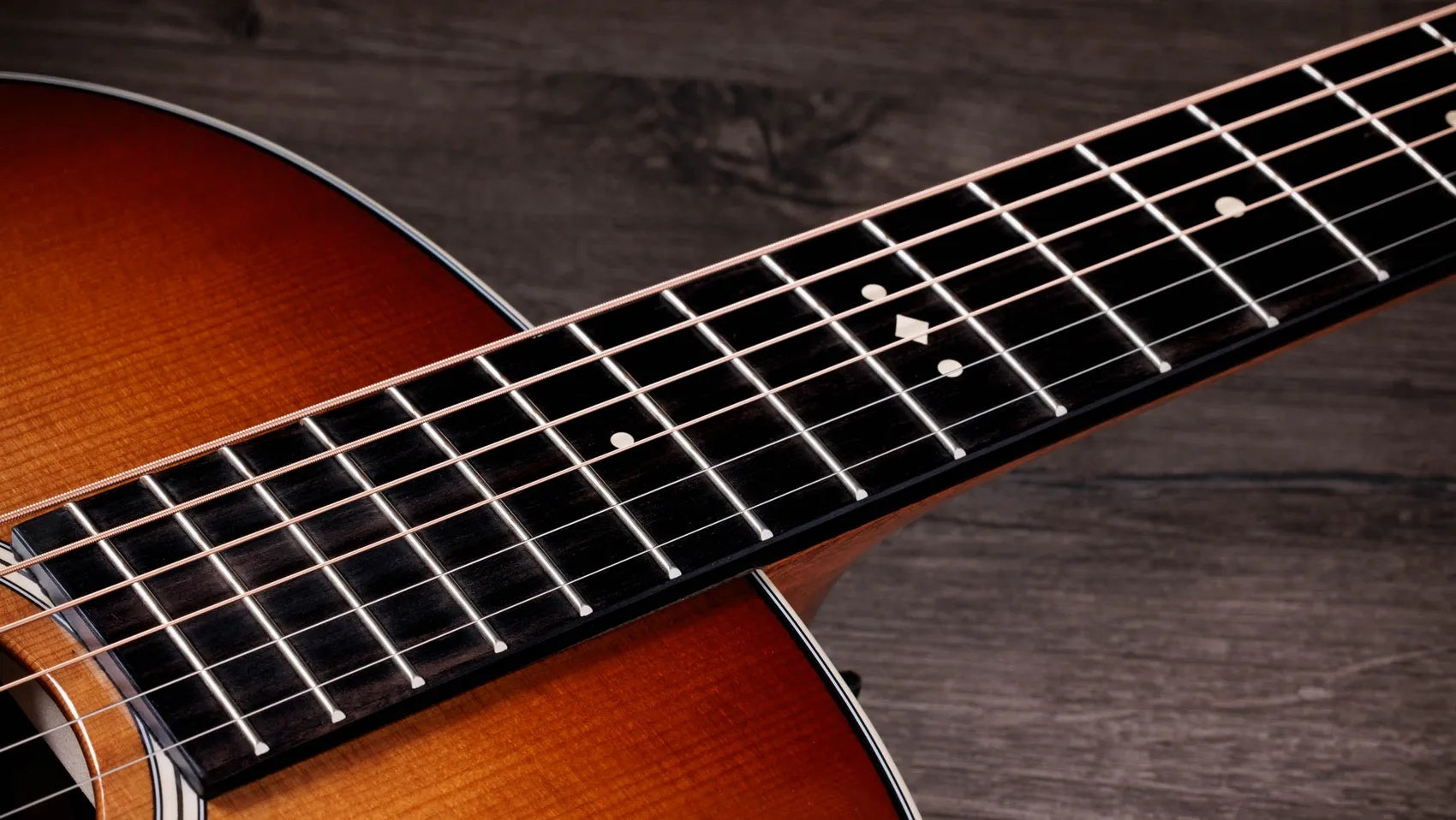 Đàn Guitar Acoustic Taylor Gold Label 714e