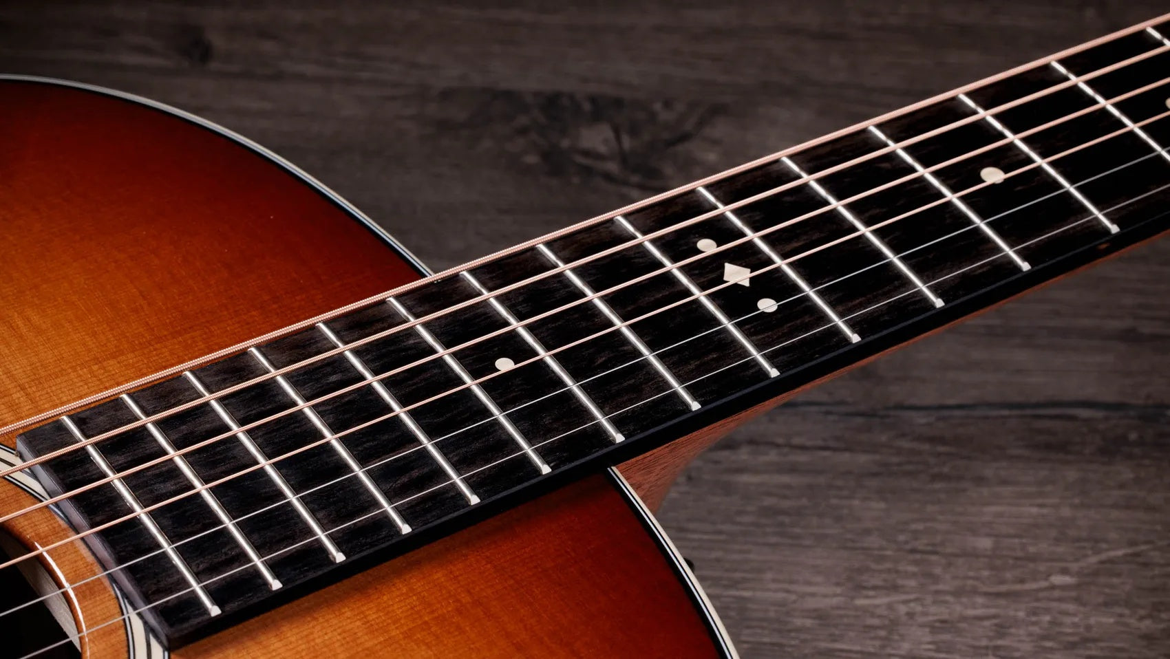 Đàn Guitar Acoustic Taylor Gold Label 714e