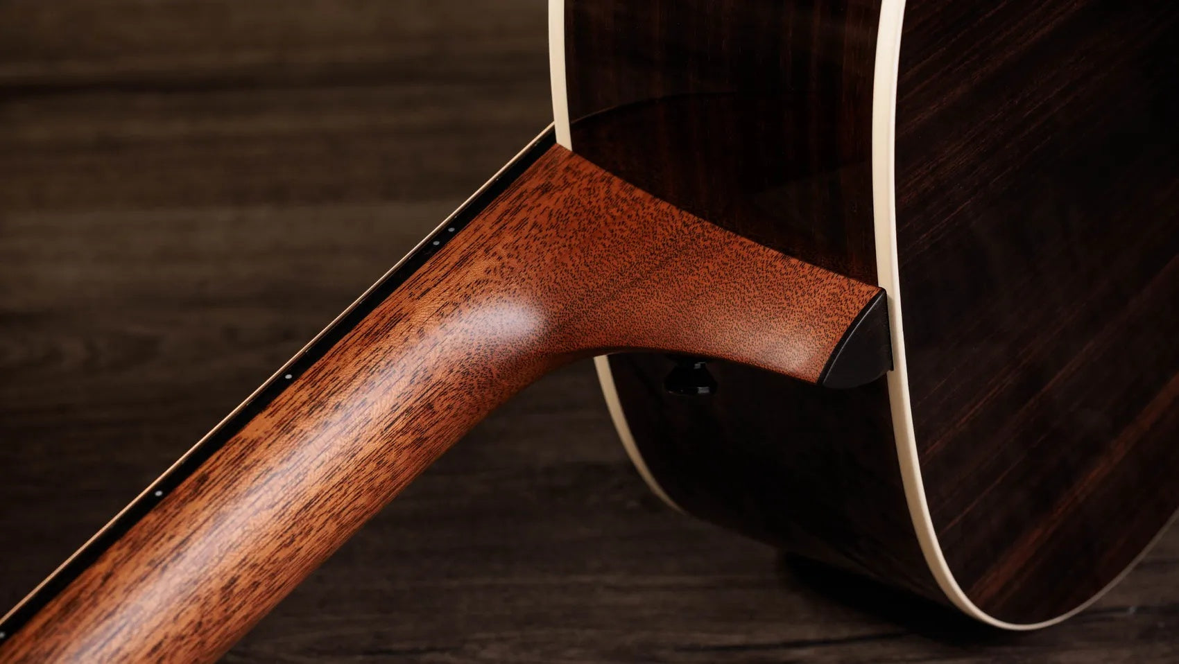Đàn Guitar Acoustic Taylor Gold Label 717e