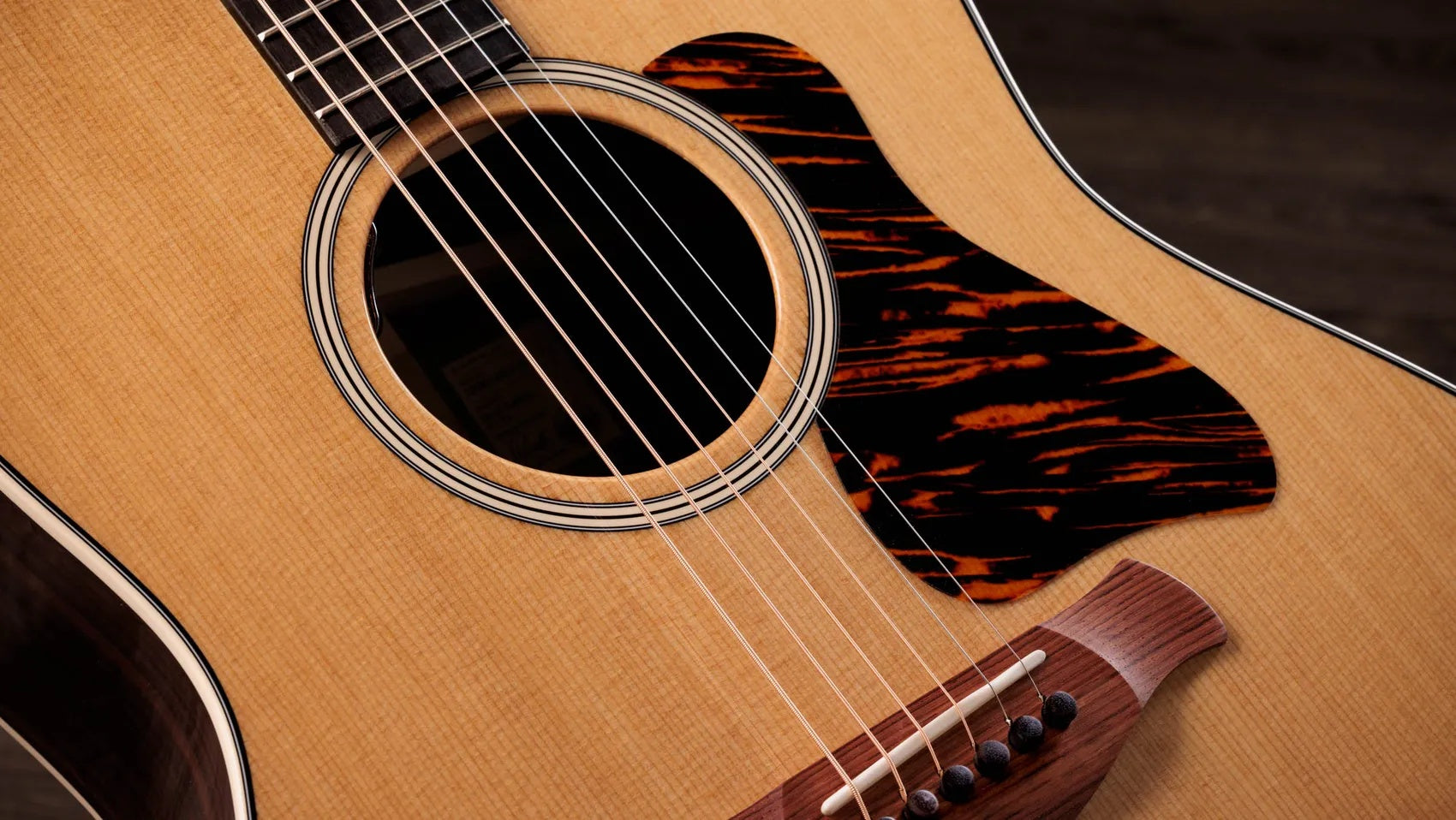 Đàn Guitar Acoustic Taylor Gold Label 717e