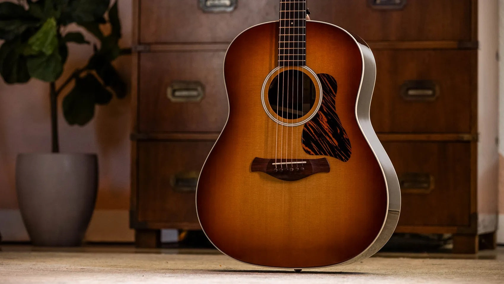 Đàn Guitar Acoustic Taylor Gold Label 717e