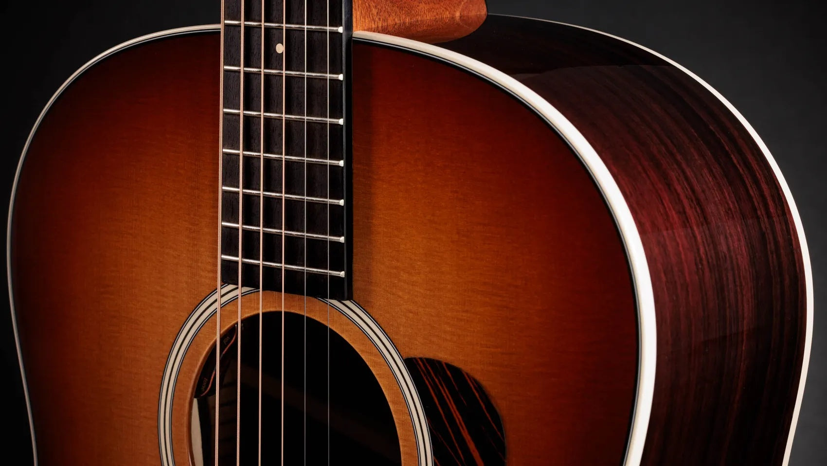Đàn Guitar Acoustic Taylor Gold Label 717e