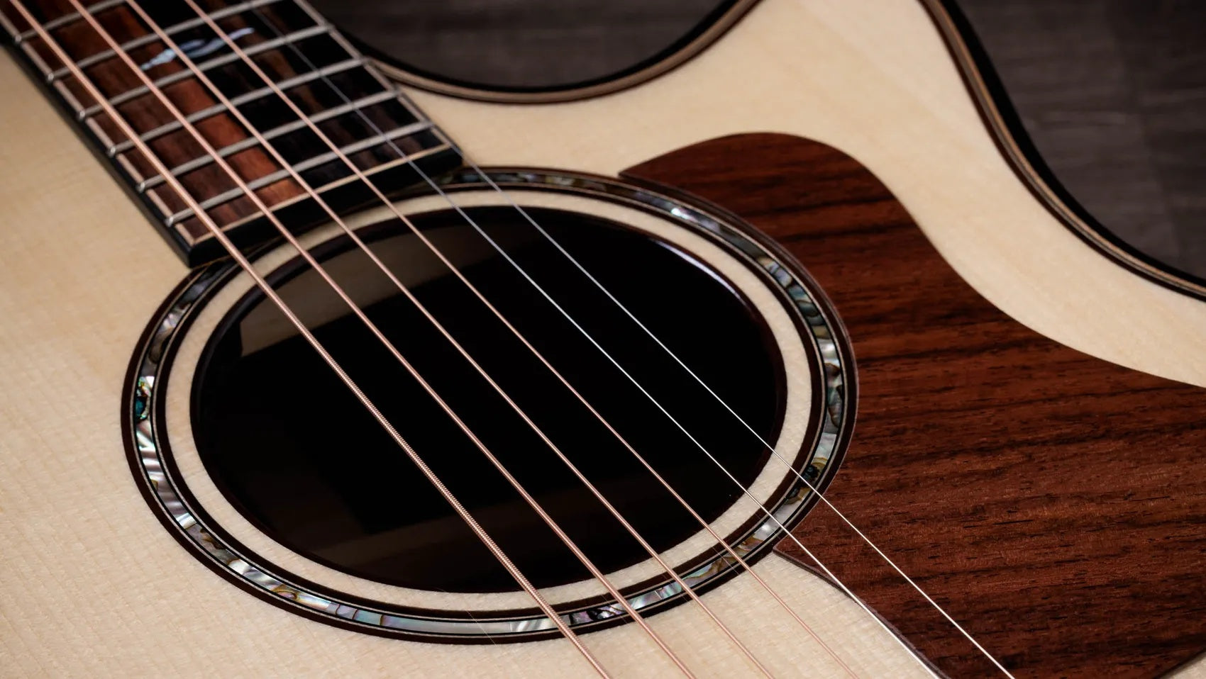 Đàn Guitar Acoustic Taylor Next Generation Builder's Edition 814ce Adirondack Spruce/Rosewood - Natural Kona Edgeburst