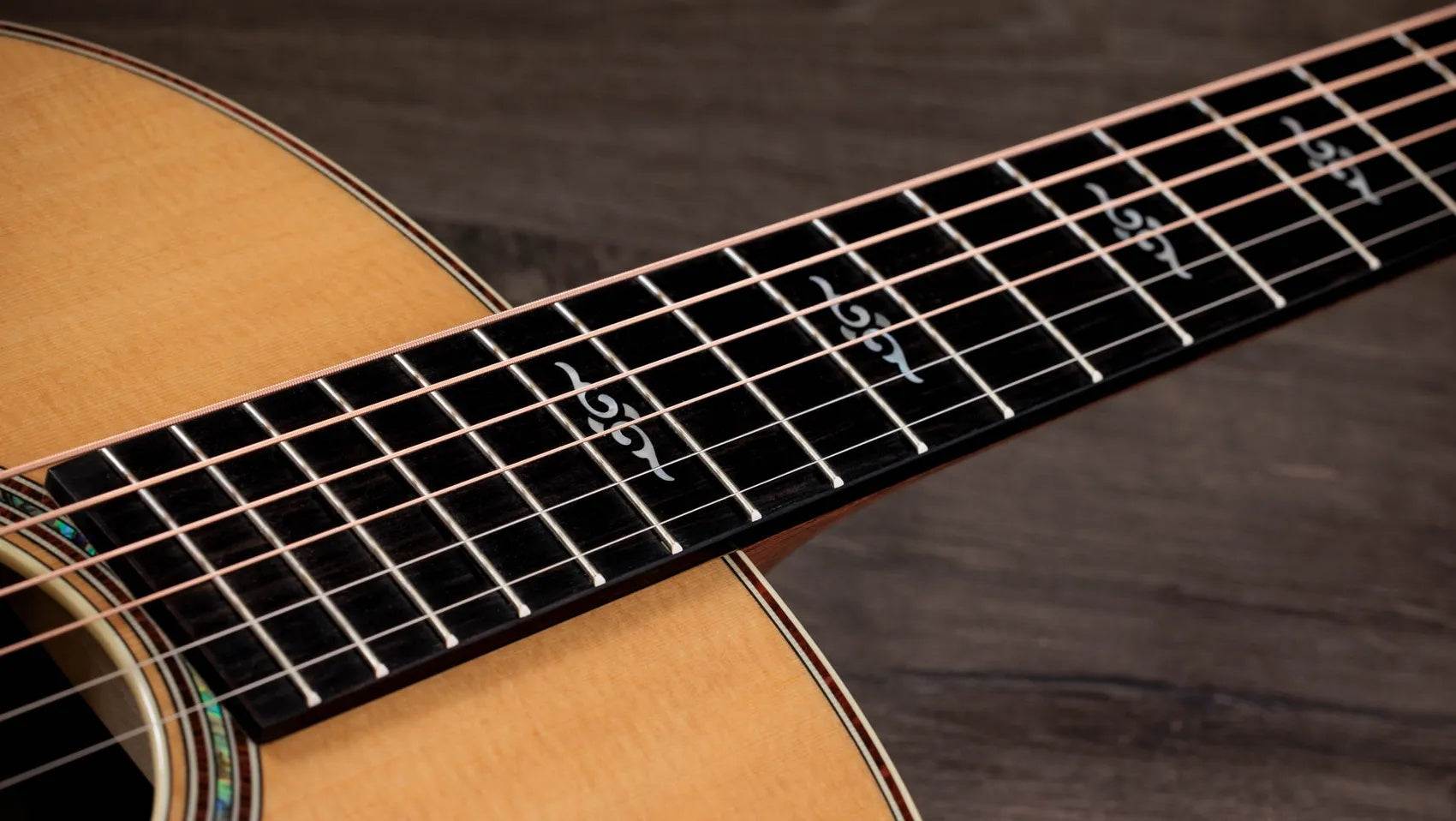 Đàn Guitar Acoustic Taylor Gold Label 817e