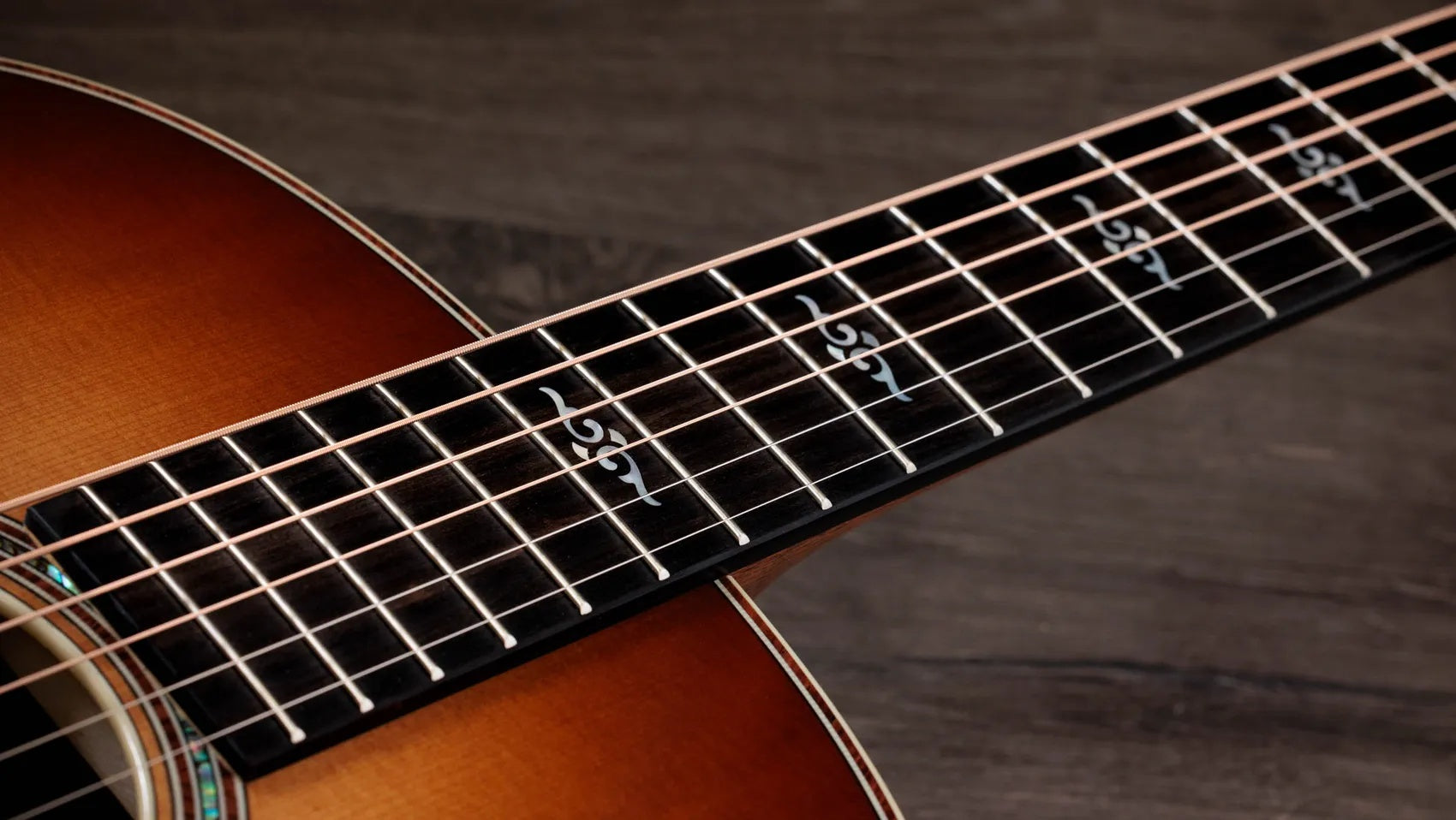 Đàn Guitar Acoustic Taylor Gold Label 817e
