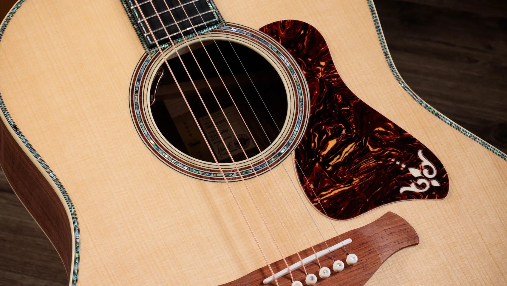 Đàn Guitar Acoustic Taylor Gold Label 917e