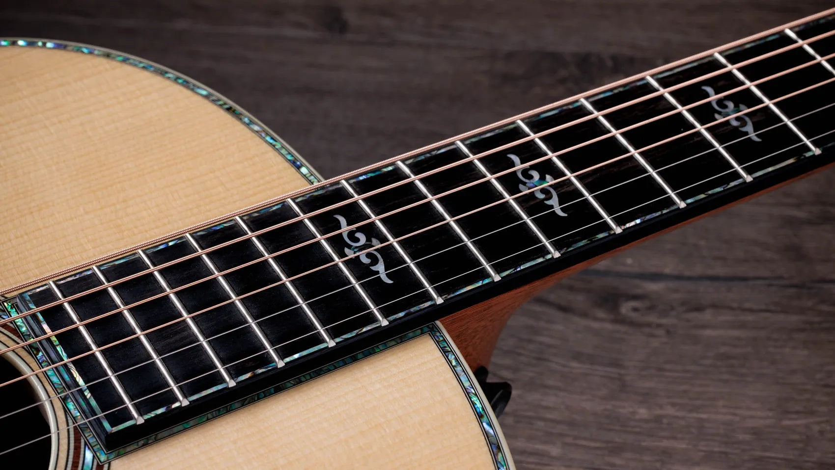 Đàn Guitar Acoustic Taylor Gold Label 917e