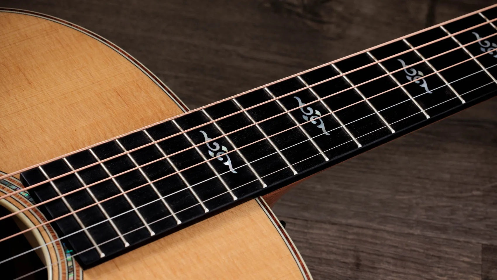 Đàn Guitar Acoustic Taylor Gold Label K14e