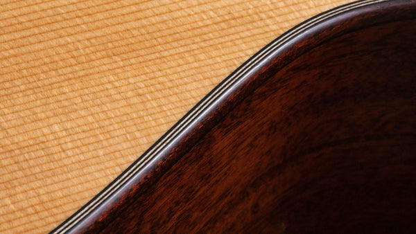 Sự kết hợp tuyệt vời của các tonewood trên Taylor 517e