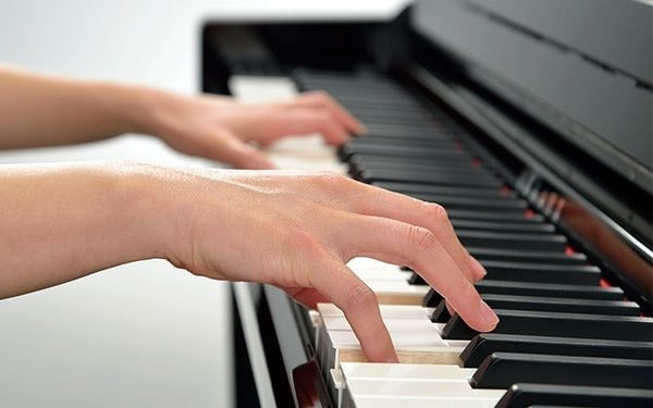 Bàn phím GrandTouch™ trên Yamaha CLP-775