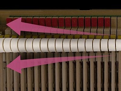 Mỗi phím đàn trên bàn phím đại dương cầm có trọng lượng khác nhau trên Yamaha CVP-905