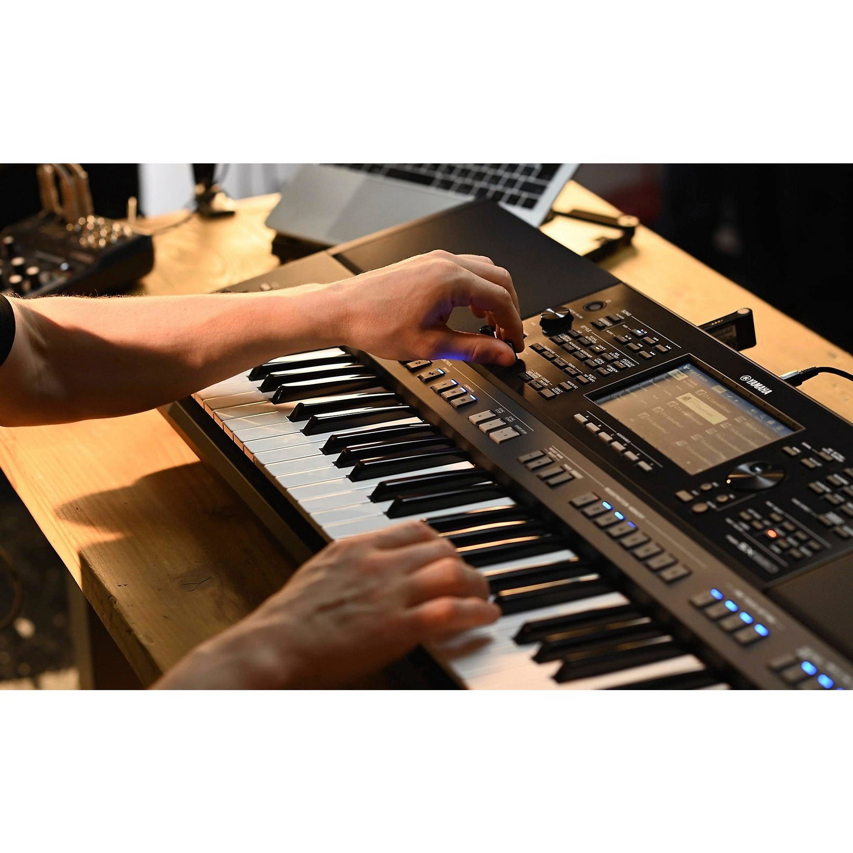 Đàn Organ Yamaha PSR-SX720+ 61-Phím-Mai Nguyên Music