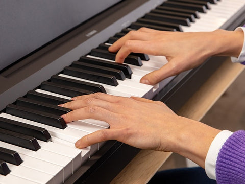 Phím đàn GHC (Graded Hammer Compact) mới phát triển mang lại cảm giác chơi chân thực trên Yamaha P-143