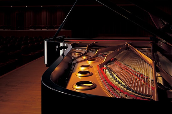 Vẻ đẹp & Quyền lực Yamaha CF6