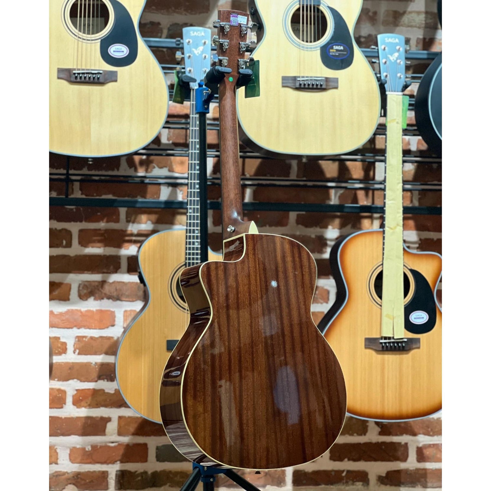 Đàn Guitar Acoustic Saga SF700GC Pro-Mai Nguyên Music